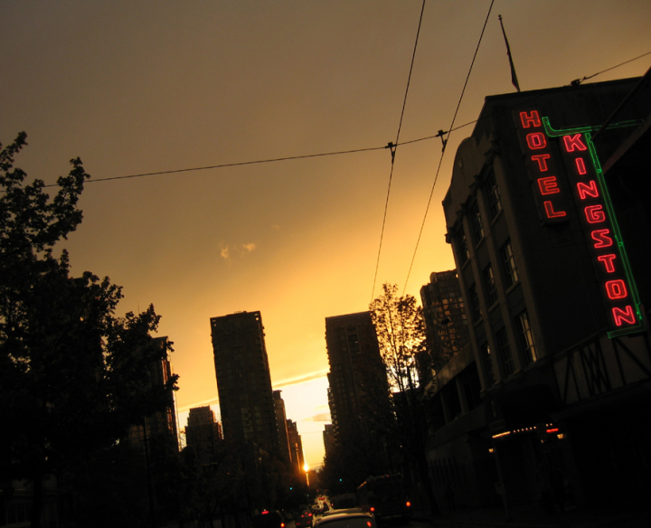 Vancouver: sunset over Richard street