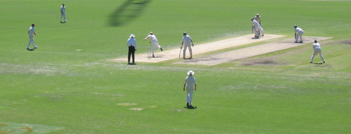 Shane Warne bowls to Tasmania