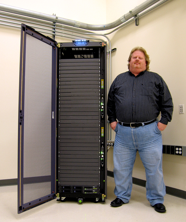 Two Sun v20z servers in a rick, with Jeff Hunter