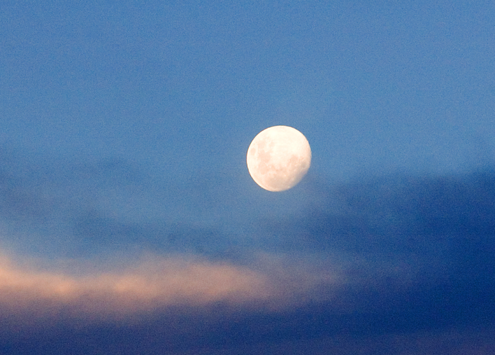 Moon over Melbourne