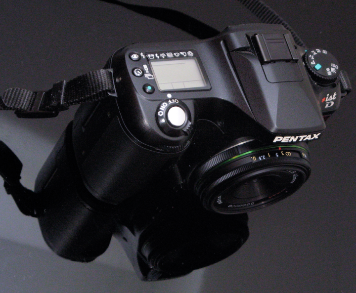 Pentax *ist-D DSLR with smc P-DA 40mm lens