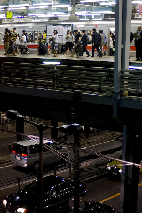 Two levels of traffic in Tokyo