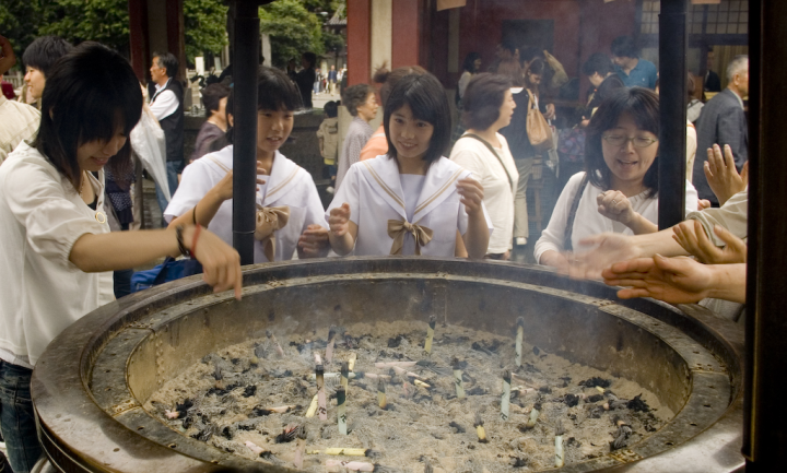 The big incense pot at Sensō-ji in Asakusa