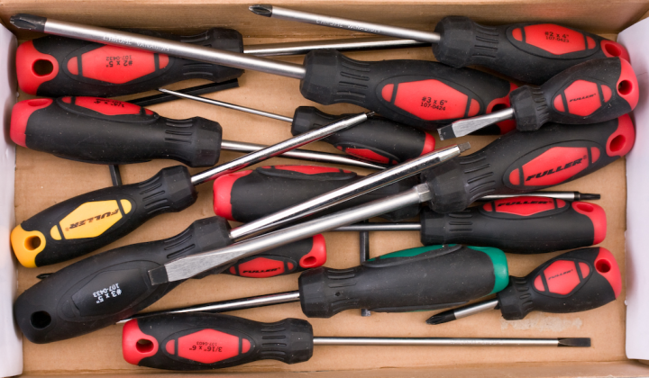 Fifteen-piece screwdriver set