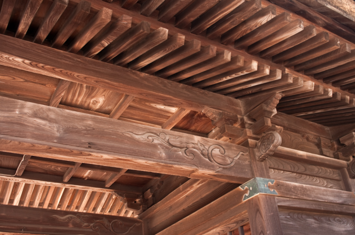 Woodcraft at the front gate of a shrine in Matsue