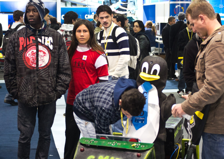 Setting up a Tux-cart at FISL