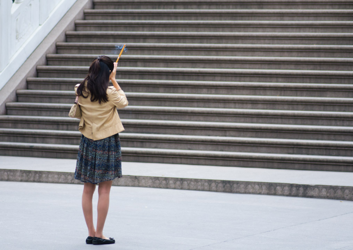 Worshipper before the stone steps of the Jing ’an temple in Shanghai