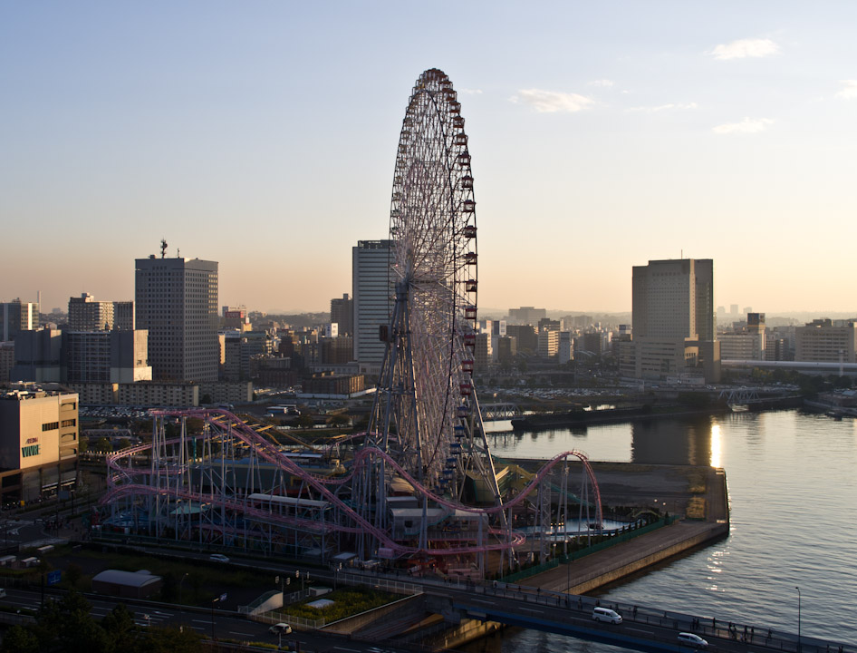 Yokohama Ferris wheel by day