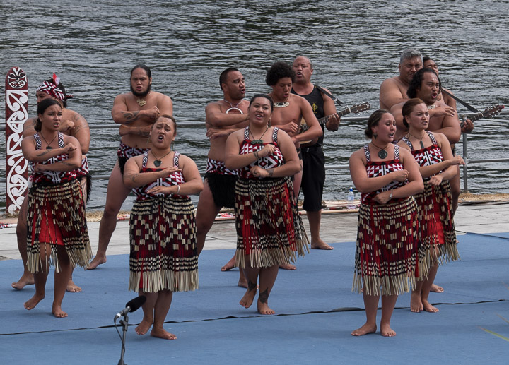 Māori musicians/dancers