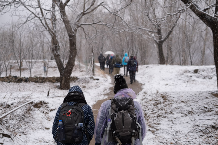 Climbing up to the Jiankou great wall