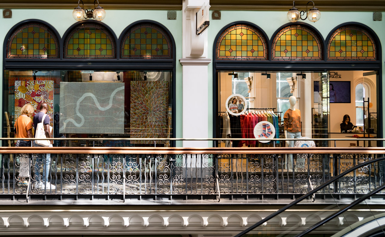 Picture of a shopping mall storefront