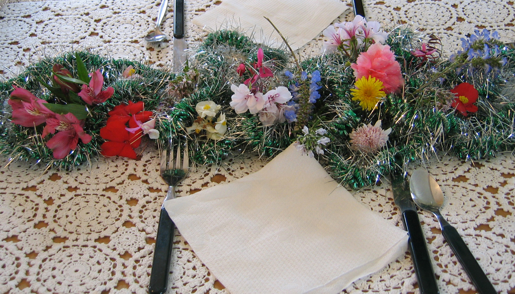 Kids’ centrepiece featuring Sally’s flowers