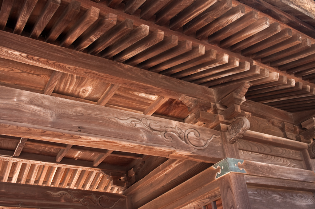 Woodcraft at the front gate of a shrine in Matsue