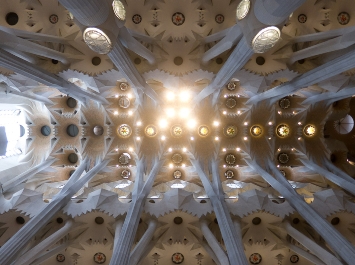 Sagrada Familia, dead center looking up