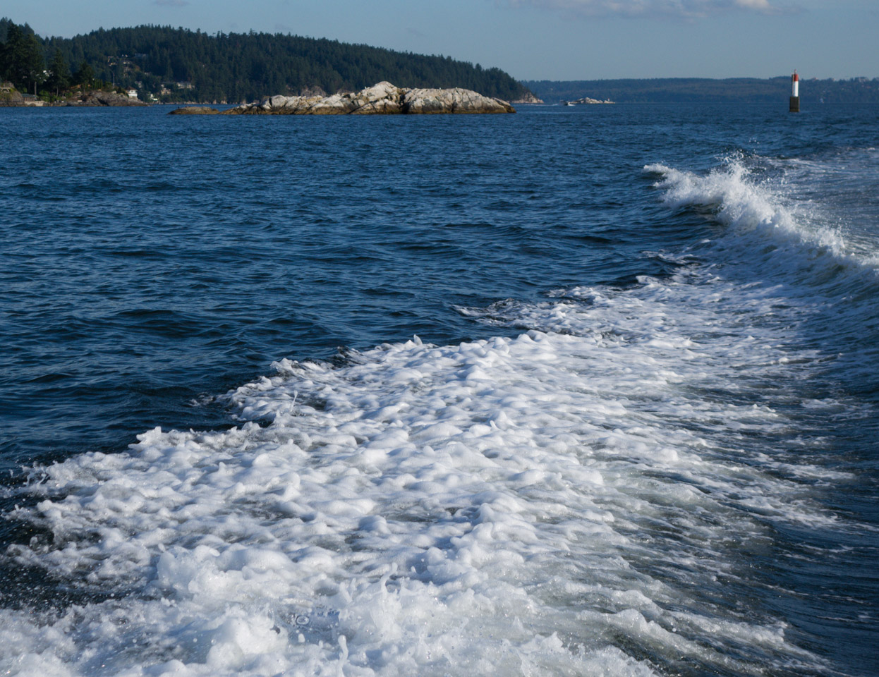The Sony RX100 I captures a Powerboat wake.