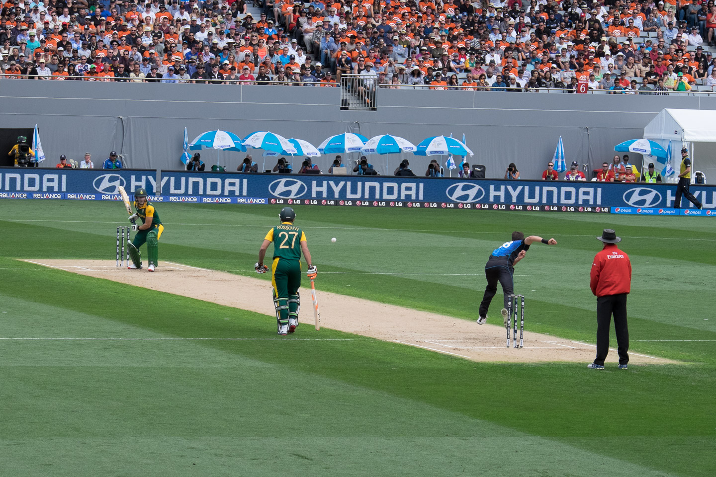 Boult bowling in the New Zealand-South Africa CWC semifinal