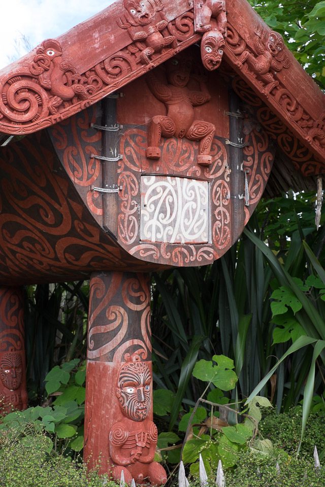 Māori woodwork at Hamilton Garden
