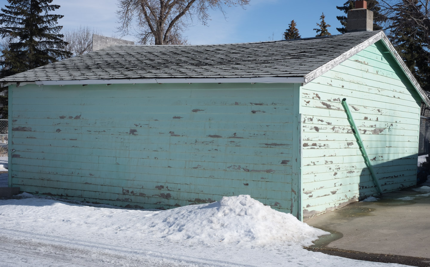 Regina, Saskatchewan garage in light turquoise, no color correction