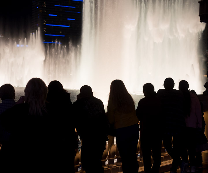 People watching the Bellagio fountain