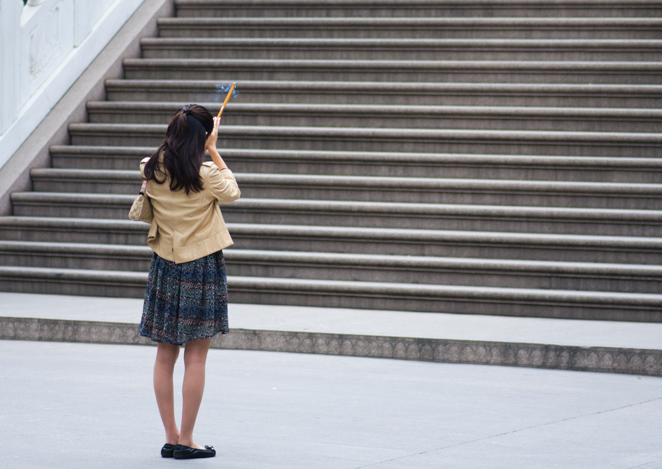 Worshipper at Jing’an temple, Shanghai