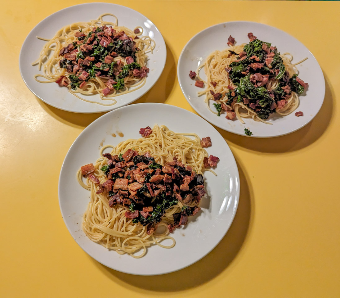 Spaghettini with green-and-brown sauce