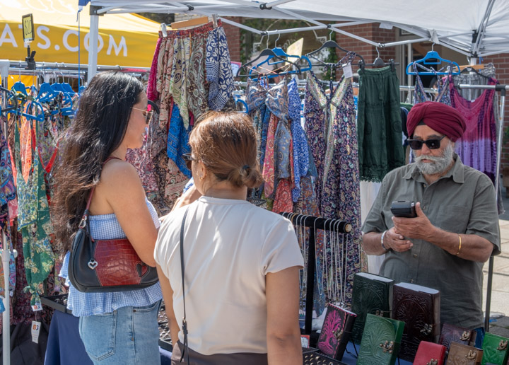Indian-flavored clothing vendor makes a sale